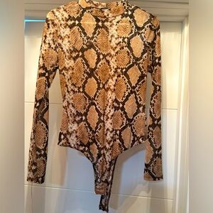 Fashion Nova Large Women’s Bodysuit (Runs Small) Snake Print